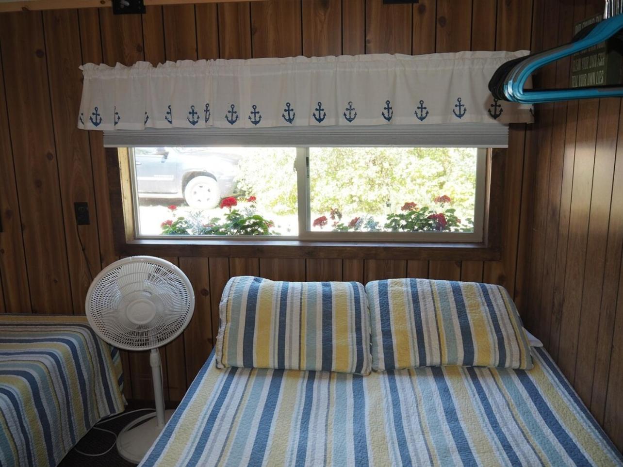Sleeping Bear Riverside Cabins - Cabin #1 Honor Buitenkant foto