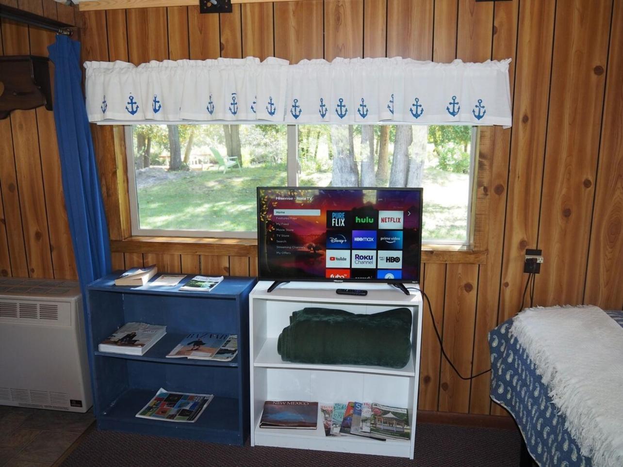 Sleeping Bear Riverside Cabins - Cabin #1 Honor Buitenkant foto