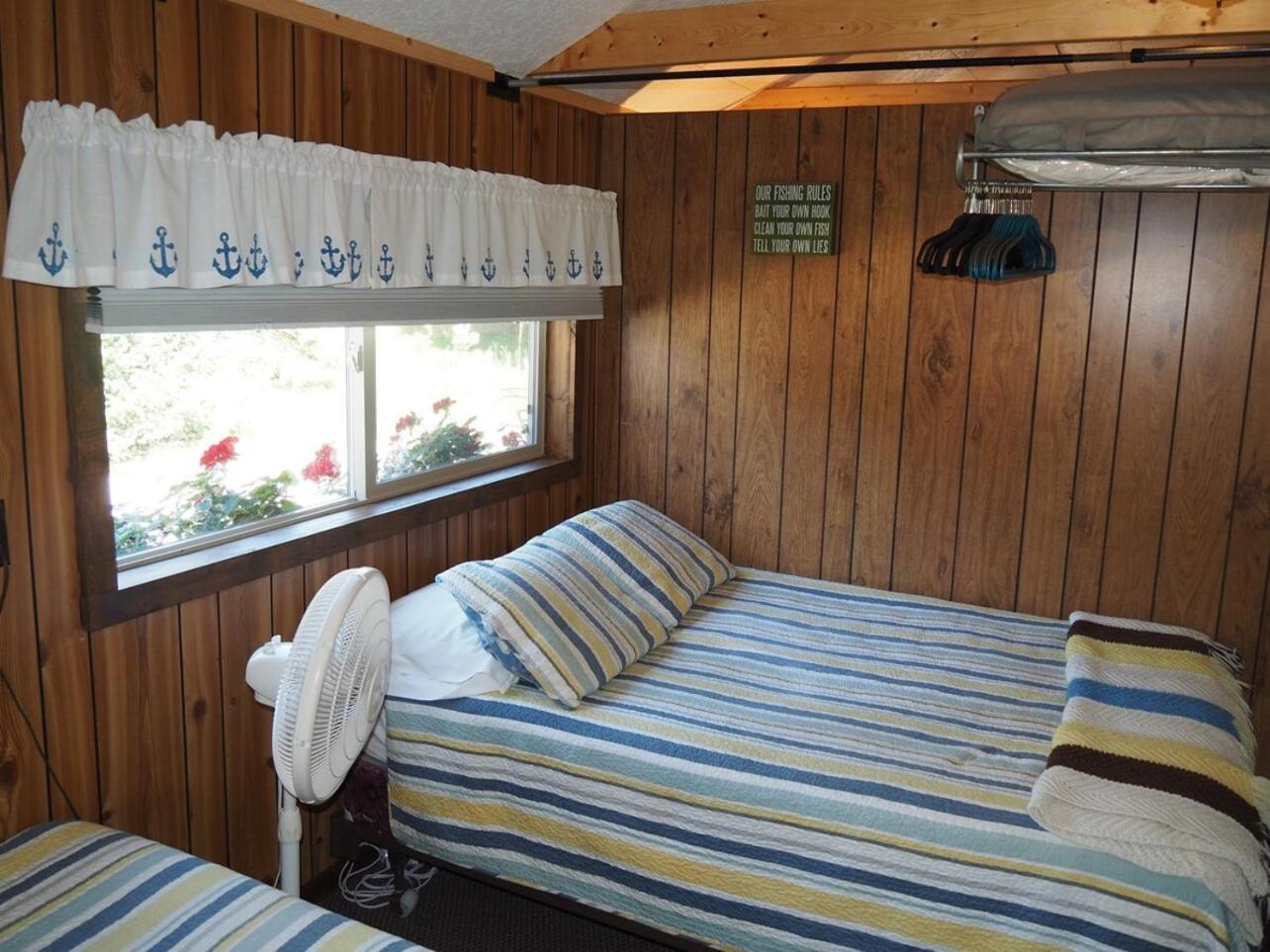 Sleeping Bear Riverside Cabins - Cabin #1 Honor Buitenkant foto